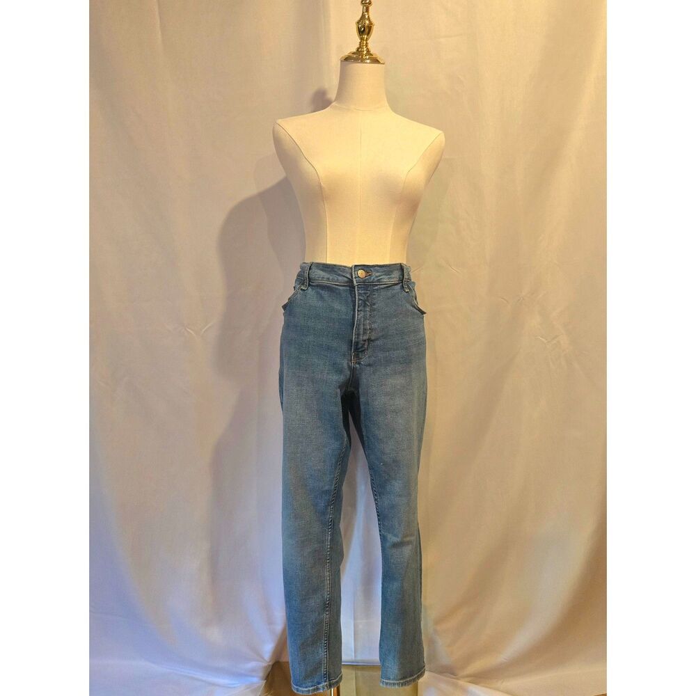 Short Medium Wash Skinny Jean